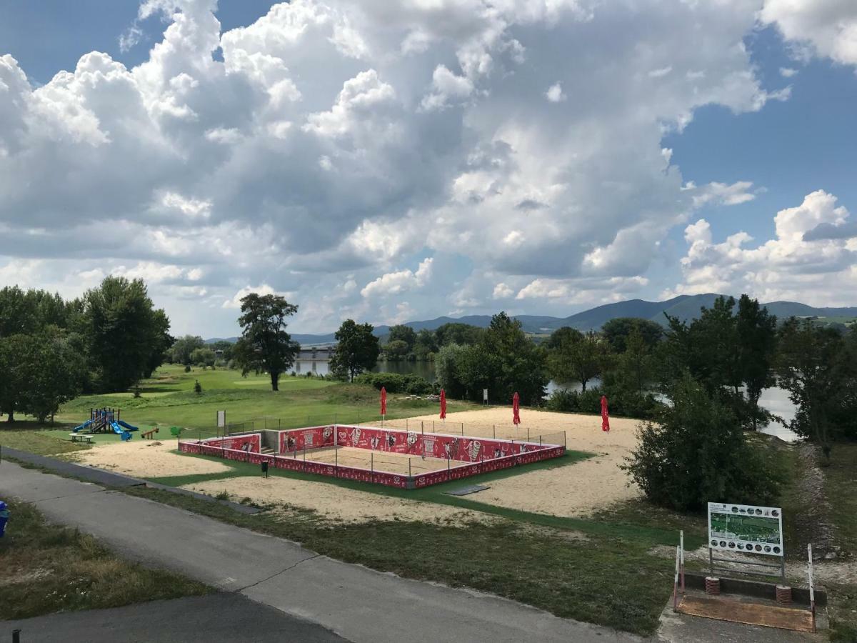 Greenbay Golf Apartments Trenčín Dış mekan fotoğraf